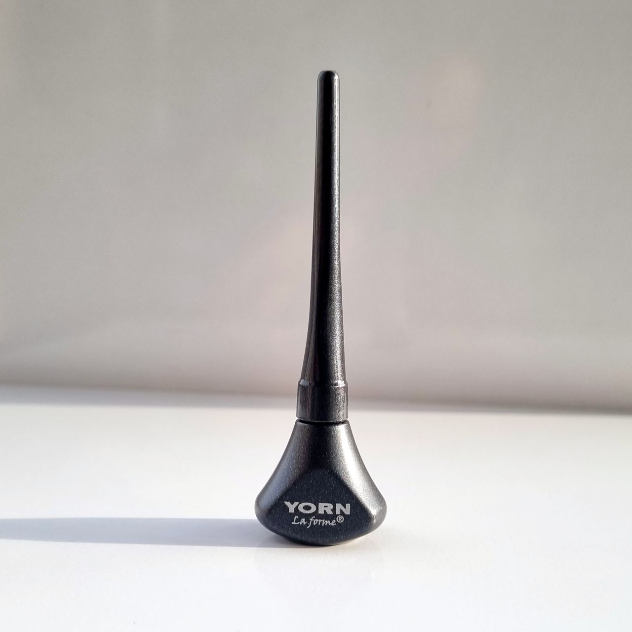 خط چشم کوزه ای ماژیکی ضد آب یورن 4.5ml