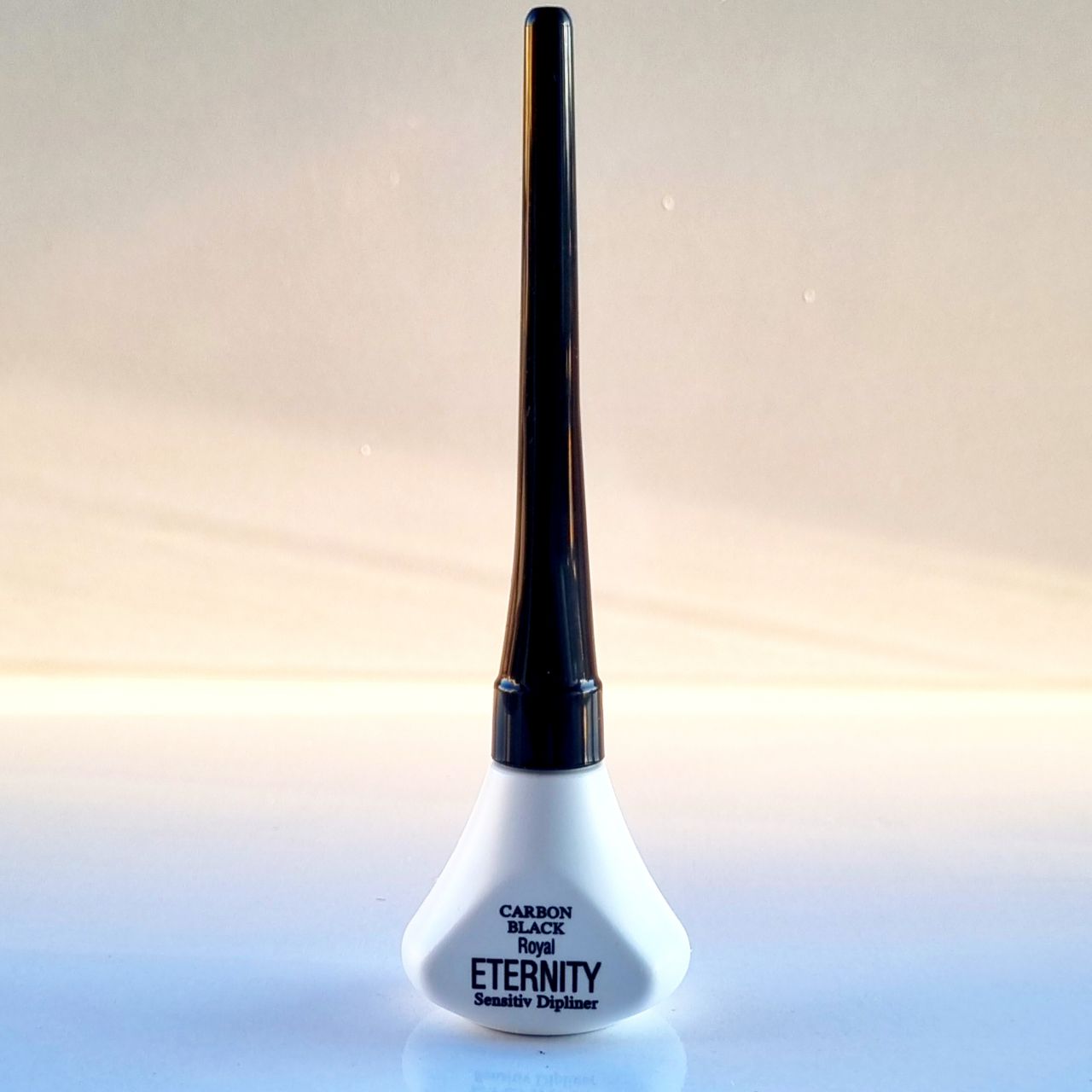 خط چشم کوزه ای ماژیکی ضد آب Carbon Black Sensitiv رویال اترنیتی 4.5ml